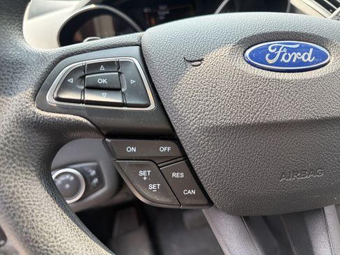 Used 2017 Ford Escape SE w/ Equipment Group 201A FWD image 17