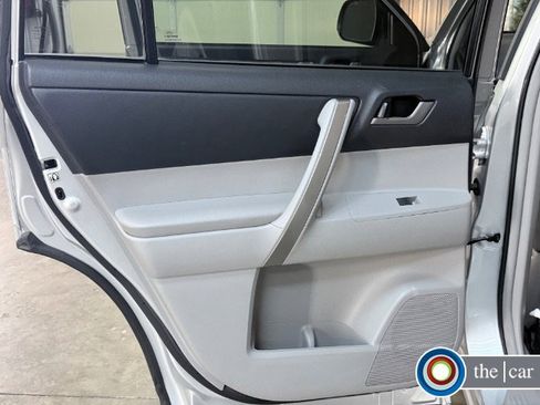 Used 2013 Toyota Highlander SE image 11