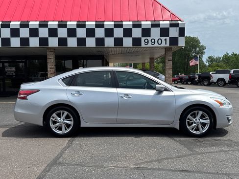 Used 2015 Nissan Altima 2.5 SV FWD image 8