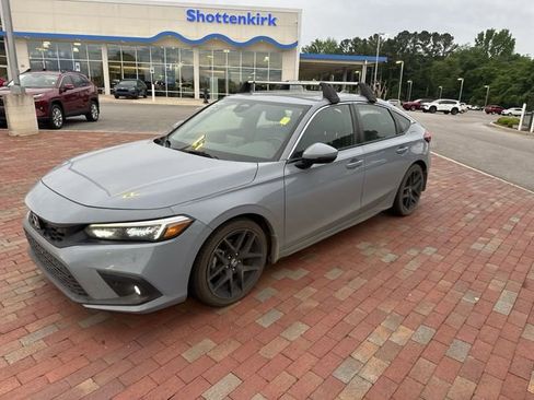 Used 2024 Honda Civic Sport Touring image 4