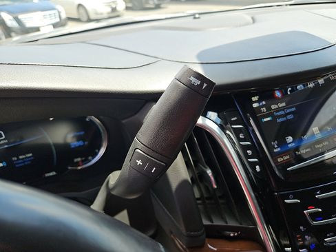 Used 2020 Cadillac Escalade ESV Luxury AWD/4WD image 17