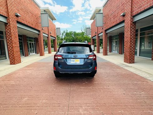 Used 2017 Subaru Outback 2.5i Limited AWD/4WD image 5