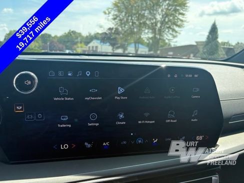 Used 2025 Chevrolet Traverse LT w/ Driver Confidence Package AWD/4WD image 18