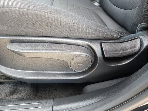 Used 2025 Hyundai Santa Cruz SE image 14