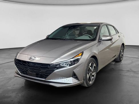 Used 2023 Hyundai Elantra SEL w/ Convenience Package FWD image 9