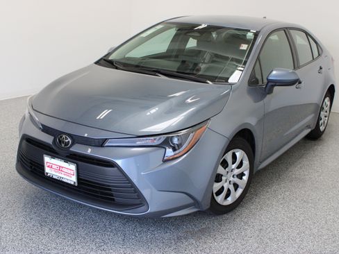 Used 2025 Toyota Corolla LE FWD image 2