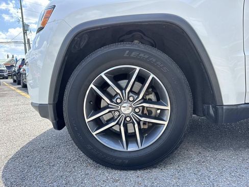 Used 2018 Jeep Grand Cherokee Laredo RWD image 5