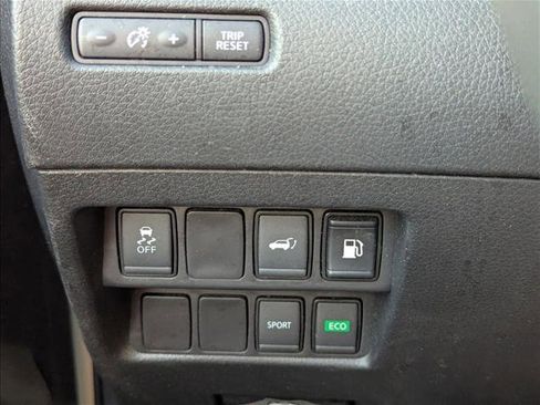 Used 2018 Nissan Rogue SV image 8