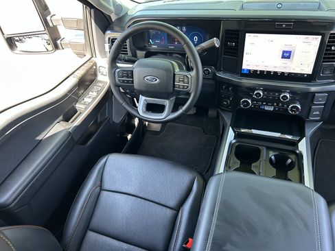 Used 2025 Ford F250 Lariat AWD/4WD image 12
