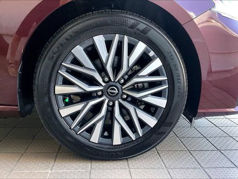 Used 2025 Nissan Altima 2.5 SV FWD image 35