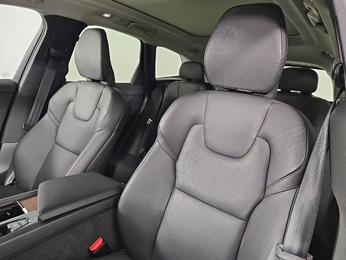 Used 2024 Volvo XC60 B5 Plus w/ Climate Package image 14