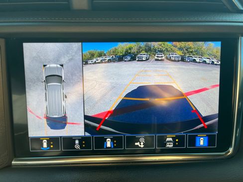 Used 2021 GMC Yukon Denali w/ LPO, Illumination Package image 14