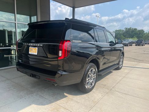 Certified 2025 Ford Expedition Active AWD/4WD image 5