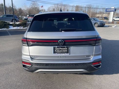 Certified 2025 Volkswagen Taos SE w/ Panoramic Sunroof Package image 3