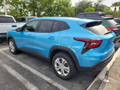 Used 2025 Chevrolet Trax LS FWD image 3