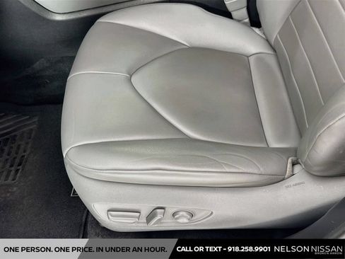 Used 2022 Toyota Highlander XLE AWD/4WD image 18