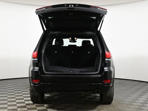 Used 2018 Jeep Grand Cherokee Altitude image 34