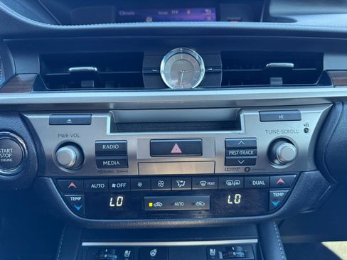 Used 2017 Lexus ES 350 w/ Navigation System Package image 22