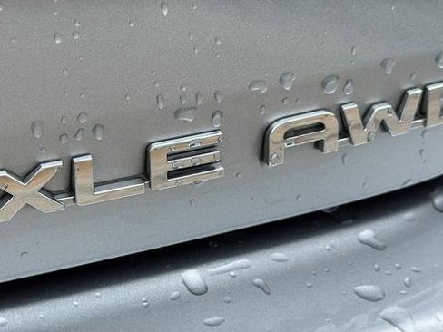 Used 2023 Toyota Highlander XLE AWD/4WD image 32