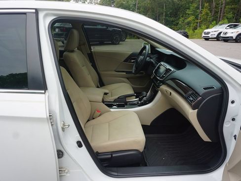 Used 2016 Honda Accord EX image 16