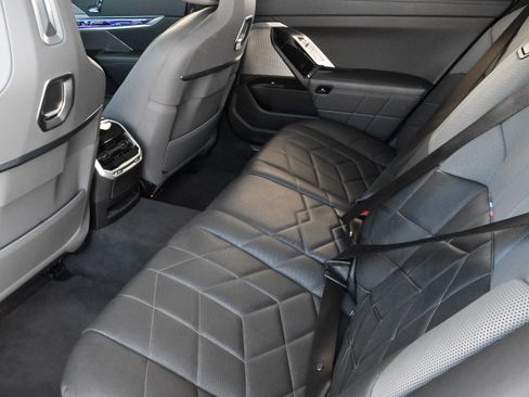 Certified 2024 BMW i7 eDrive50 w/ M Sport Package RWD image 12