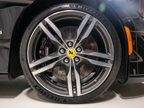 Used 2019 Ferrari Portofino RWD image 21