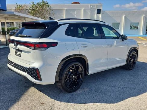 New 2026 Volkswagen Tiguan SE R-Line image 4