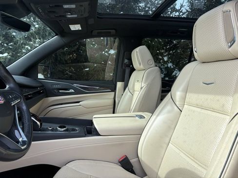 Used 2022 Cadillac Escalade Premium Luxury image 25