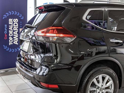 Used 2020 Nissan Rogue SV image 12