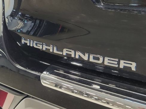 Used 2023 Toyota Highlander Platinum FWD image 8