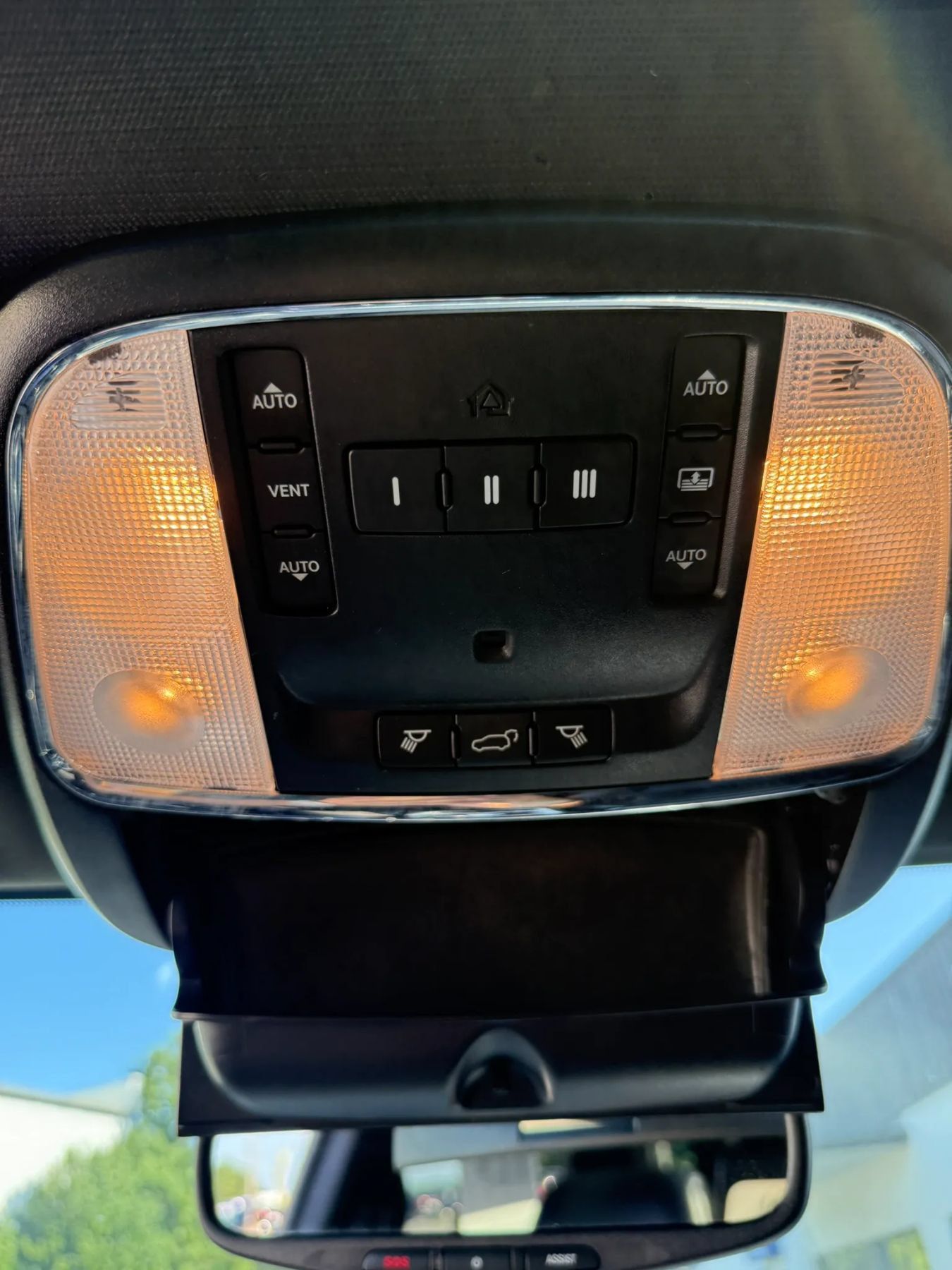 Used 2018 Jeep Grand Cherokee Limited AWD/4WD image 26
