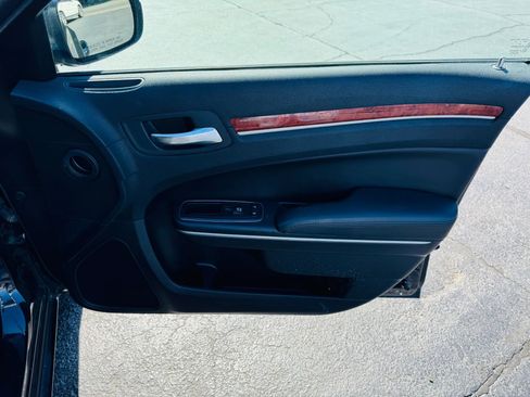 Used 2014 Chrysler 300 RWD image 20