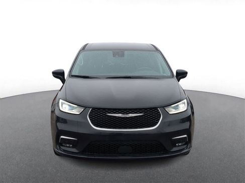 Used 2023 Chrysler Pacifica Touring-L image 3