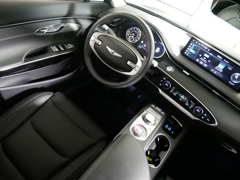 Certified 2025 Genesis GV70 2.5T image 9