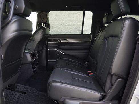 Used 2024 Jeep Wagoneer L Series II w/ Flexible Seating Group RWD image 26