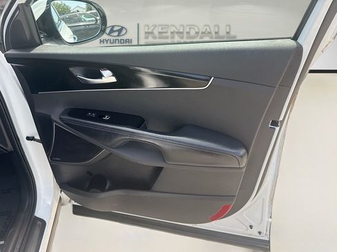 Used 2017 Kia Sorento SX FWD image 31