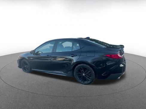 Used 2025 Toyota Camry SE image 9