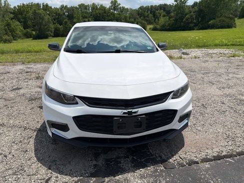 Used 2018 Chevrolet Malibu LT w/ Leather Package FWD image 7
