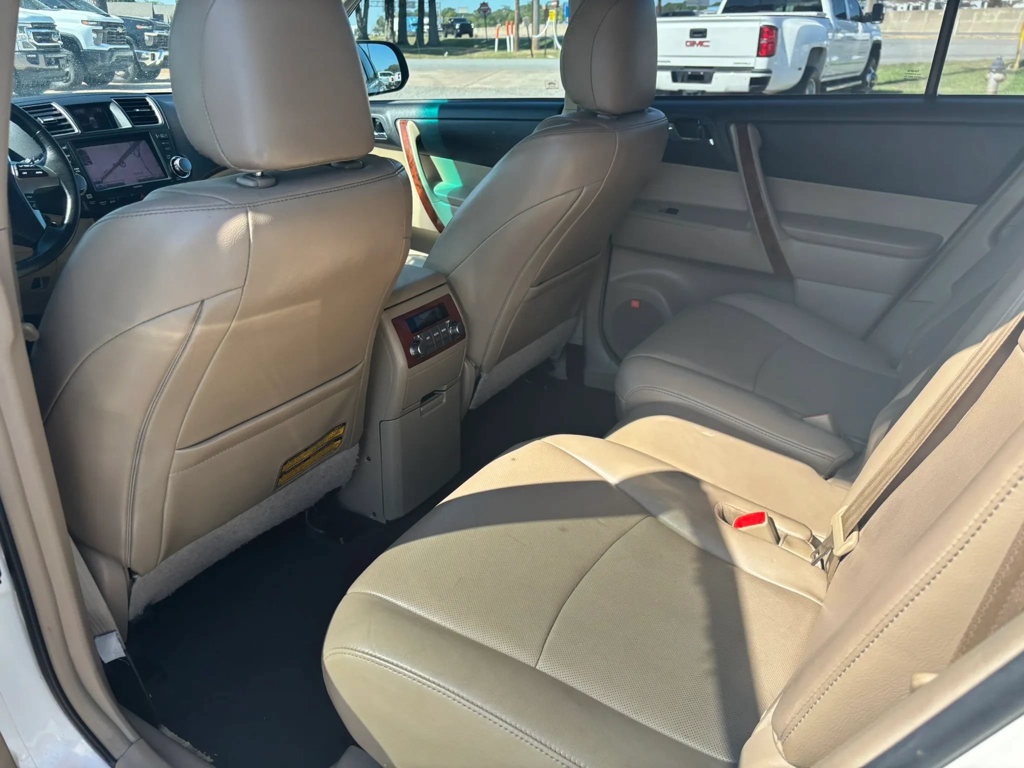 Used 2012 Toyota Highlander Limited w/ Tow Pkg AWD/4WD image 13