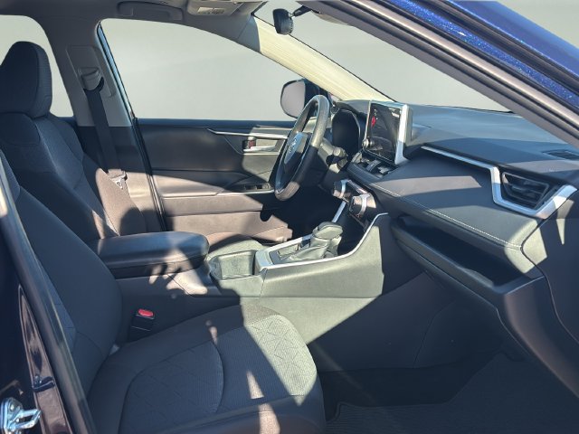 Used 2025 Toyota RAV4 XLE w/ Convenience Package FWD image 10
