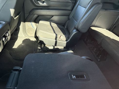Used 2023 Chevrolet Suburban Z71 w/ Luxury Package AWD/4WD image 9