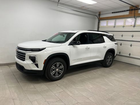 New 2026 Chevrolet Traverse LT image 2