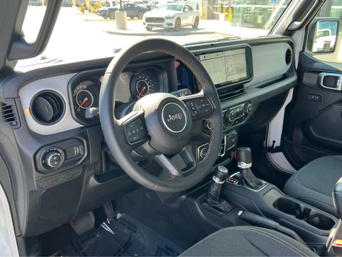 Used 2024 Jeep Gladiator Sport AWD/4WD image 28