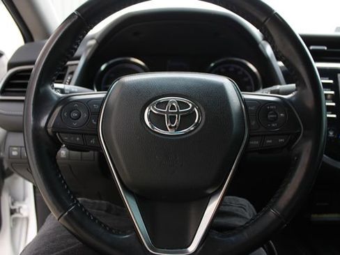 Used 2019 Toyota Camry SE w/ Sunroof Package image 11