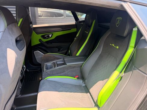 Used 2024 Lamborghini Urus S AWD/4WD image 9