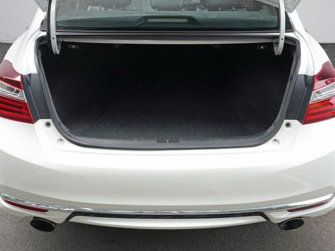 Used 2017 Honda Accord Sport image 9