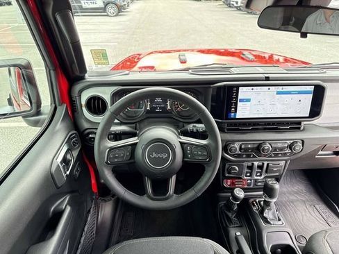 Used 2025 Jeep Wrangler Sport AWD/4WD image 15