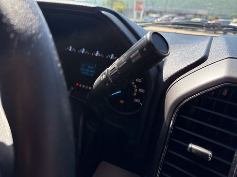 Used 2018 Ford F150 XLT AWD/4WD image 23