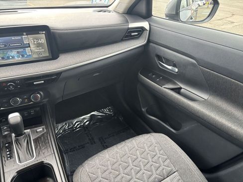 Used 2025 Nissan Kicks SV image 31