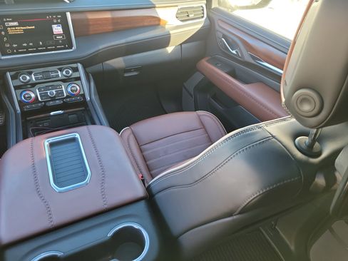 Certified 2023 GMC Yukon Denali Ultimate image 19